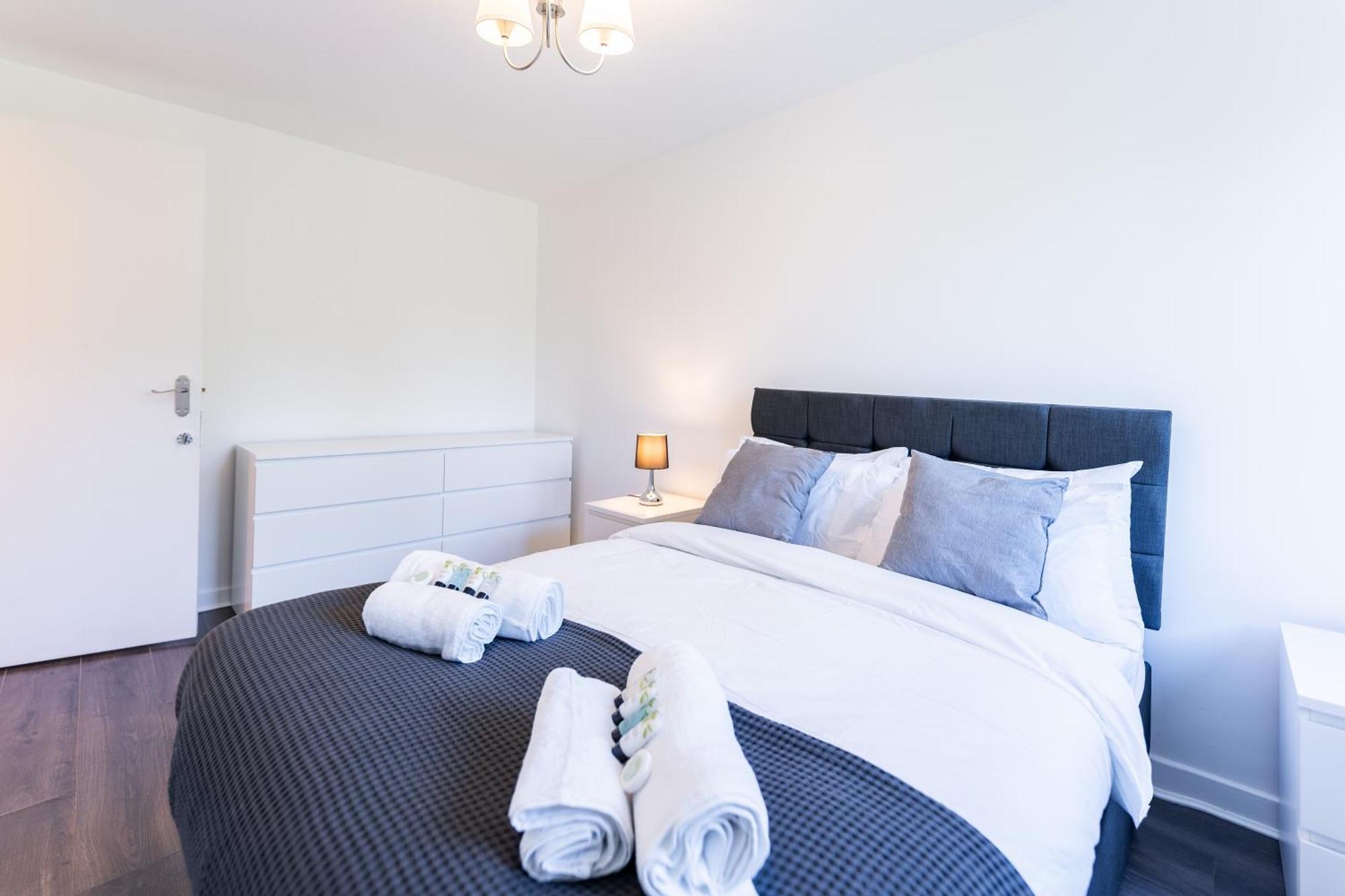 Luxury 3 Bedroom Flat With Balcony In Westbourne Park Londra Dış mekan fotoğraf