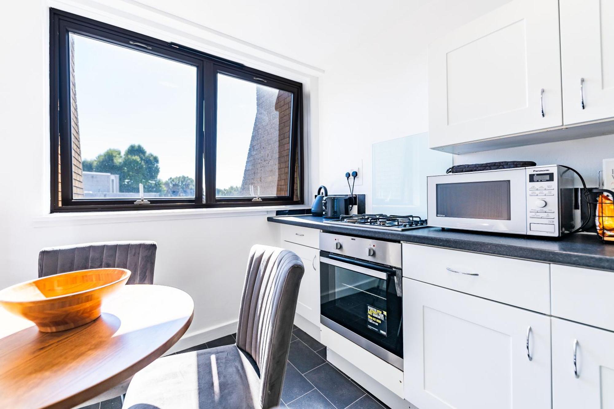 Luxury 3 Bedroom Flat With Balcony In Westbourne Park Londra Dış mekan fotoğraf