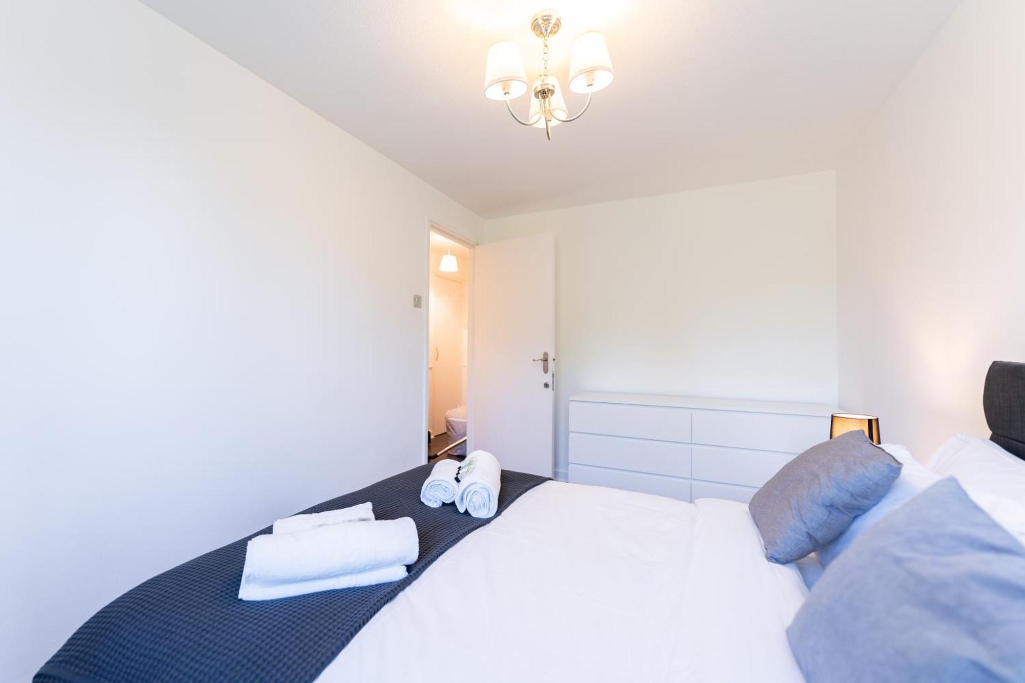 Luxury 3 Bedroom Flat With Balcony In Westbourne Park Londra Dış mekan fotoğraf