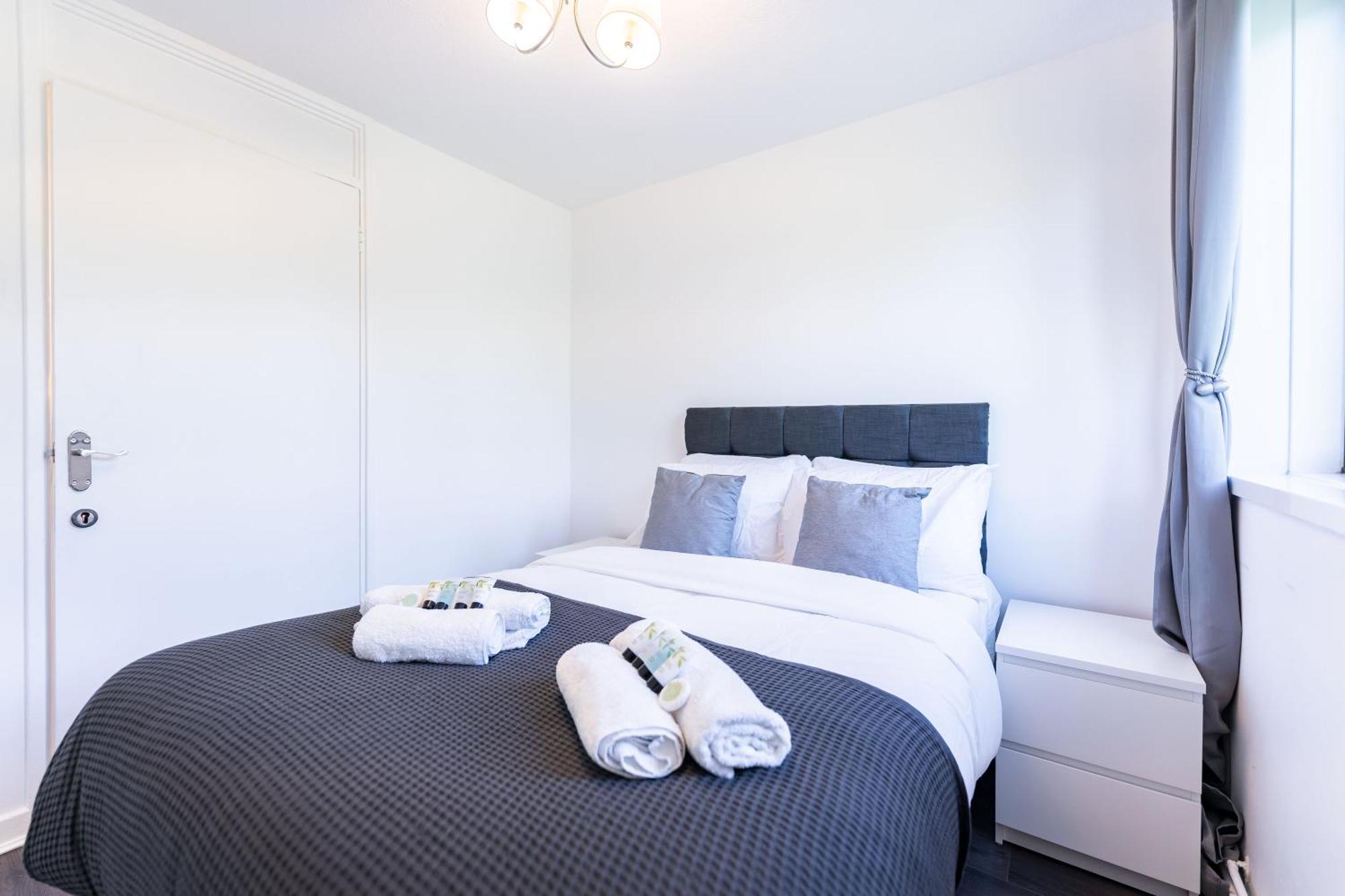 Luxury 3 Bedroom Flat With Balcony In Westbourne Park Londra Dış mekan fotoğraf